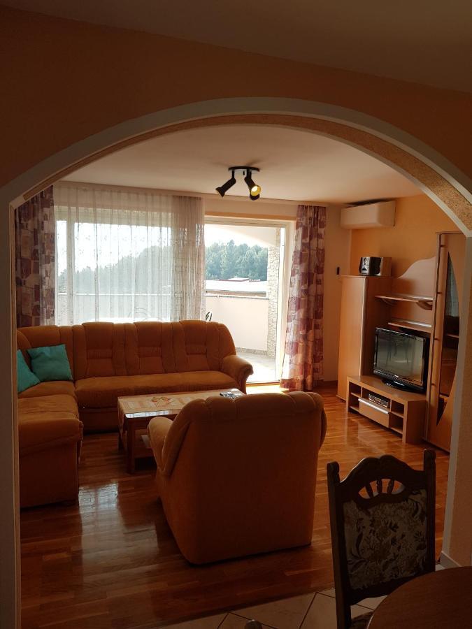 Apartmani Krajnovic Fažana Exterior foto