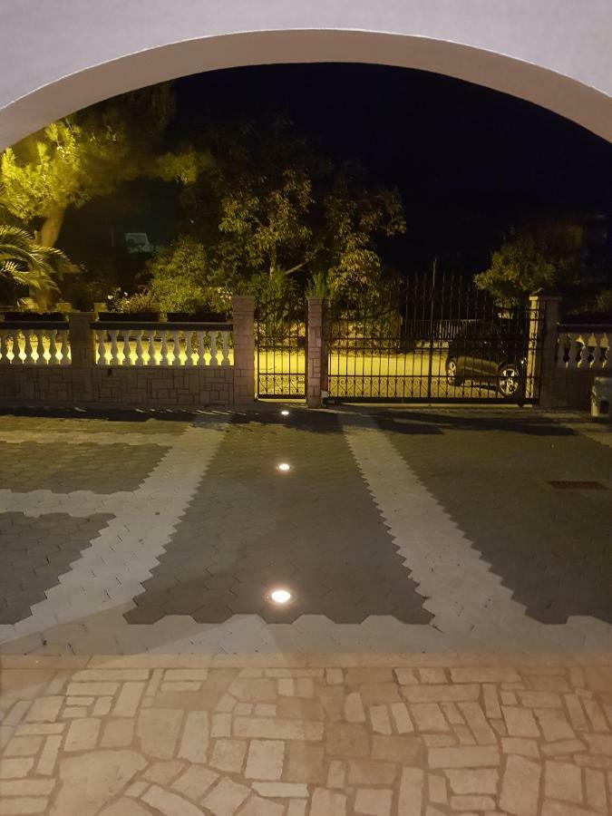 Apartmani Krajnovic Fažana Exterior foto